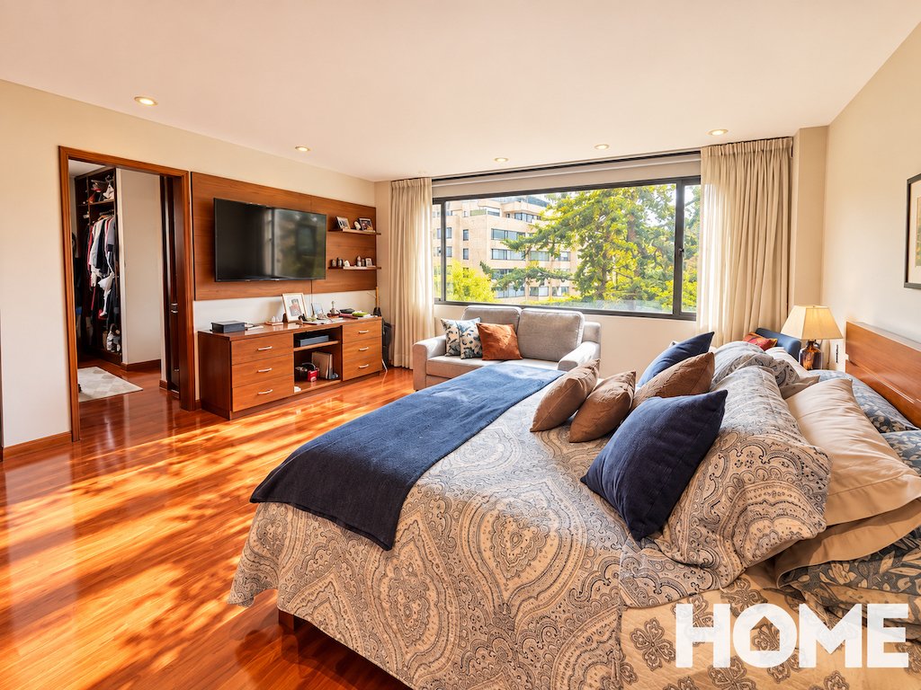 14Sunlit Modern Bedroom Retreat