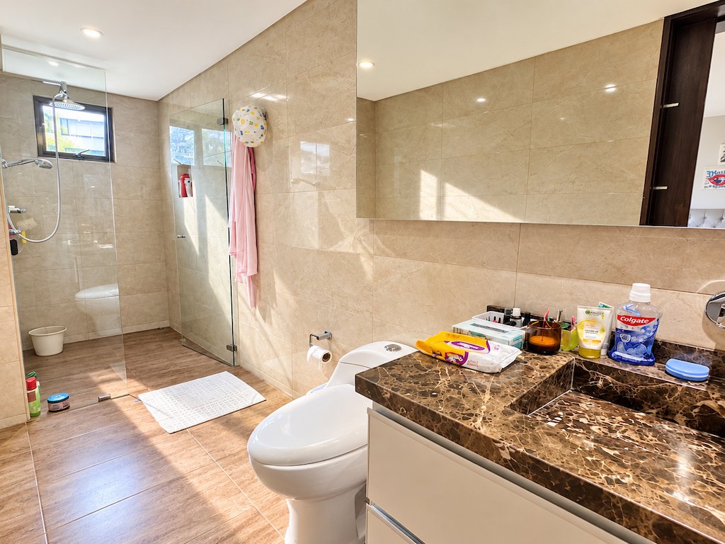18Sunlit Modern Marble Bathroom