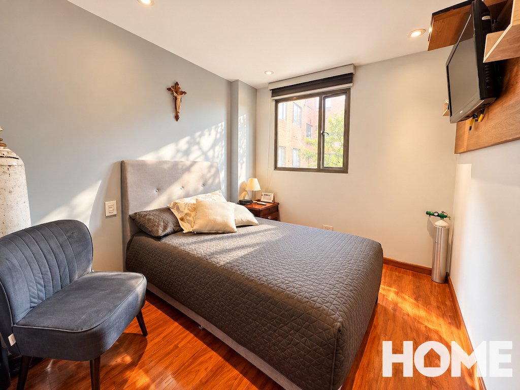 22Warm Modern Bedroom Retreat (1)