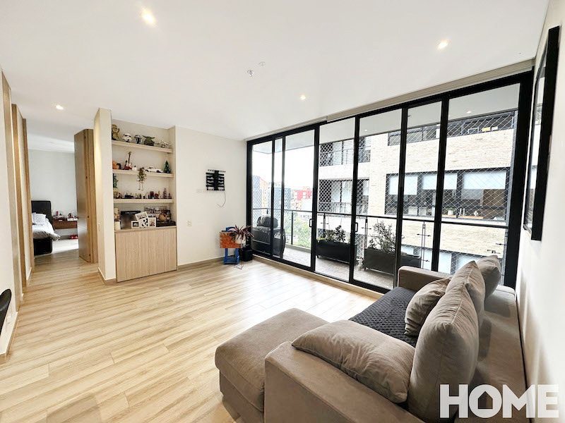 MODERNO APTO DE 2 HABS CON AMPLIA ZONA SOCIAL CON BALCÓN – VENTA – Cr7 Cll126A – SANTA BÁRBARA
