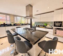 7Bright Glossy Contemporary Kitchen