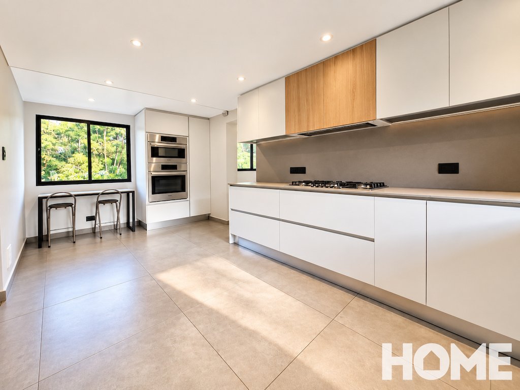 7Modern Minimalist Kitchen with Breakfast Nook