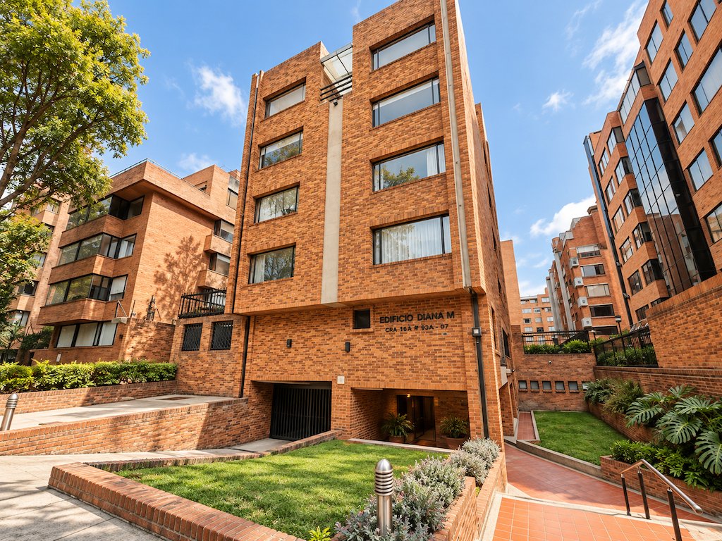 99Sunlit Brick Courtyard Architecture