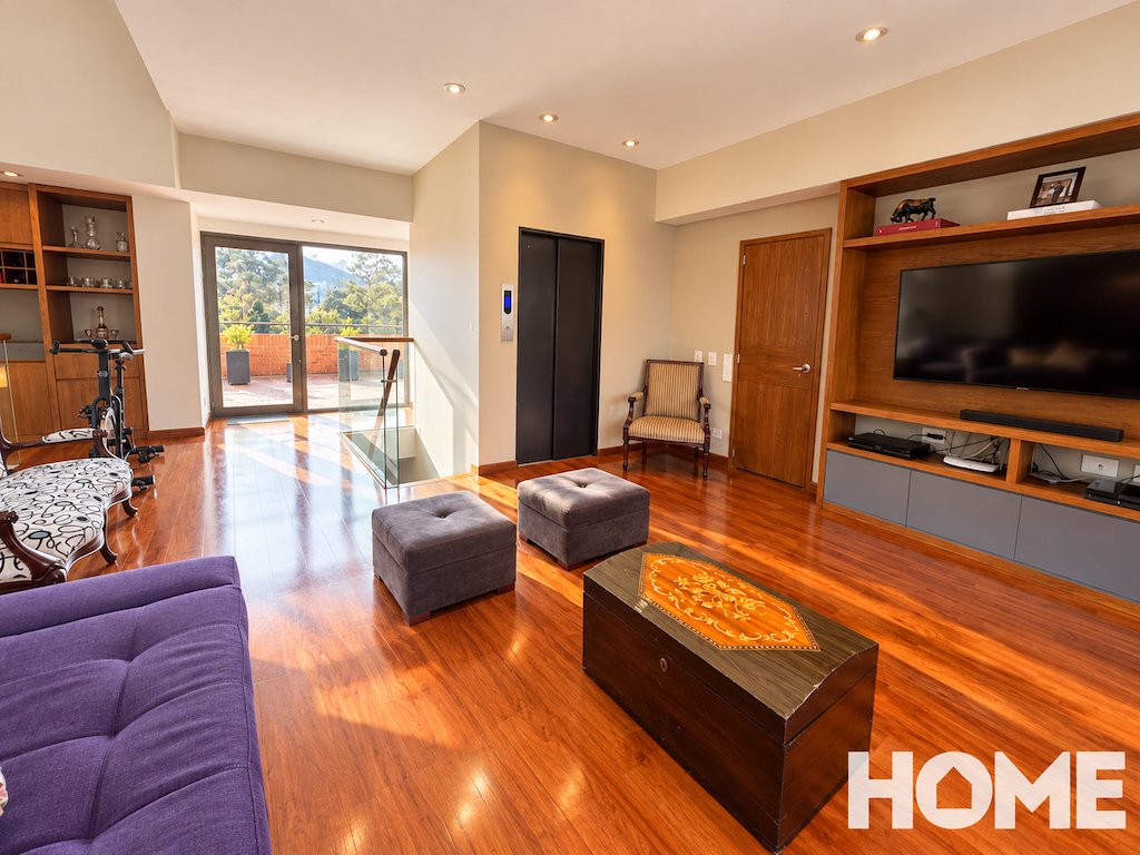 9Sunlit Modern Lounge Landing