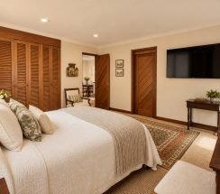 9Warm Traditional Bedroom Retreat