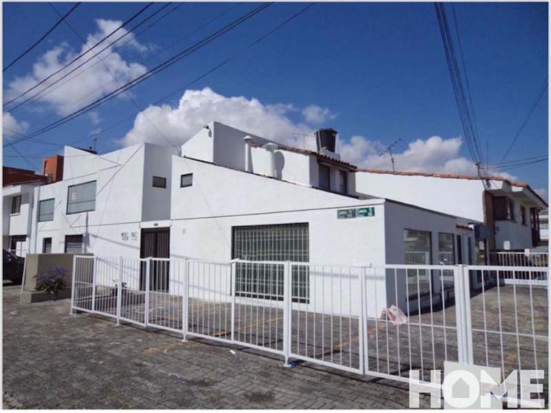 CASA COMERCIAL ESQUINERA DE 2 NIVELES CON LOTE DE 420m2 – VENTA – Cr14B Cll 106 – SANTA PAULA