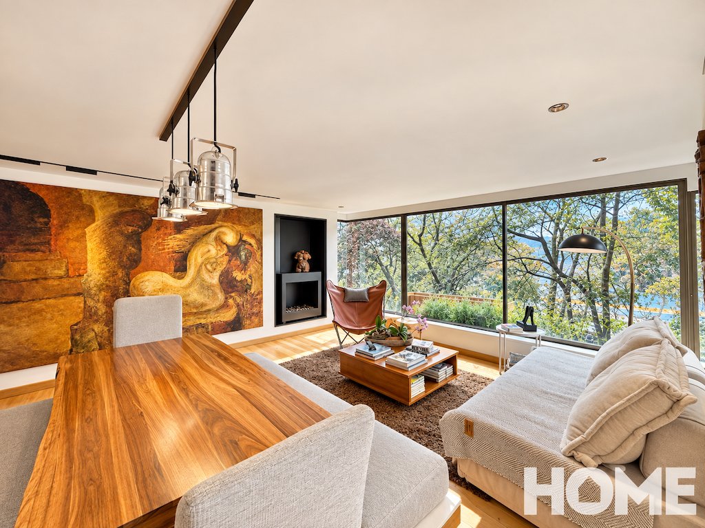 Sunlit Modern Open-Plan Retreat